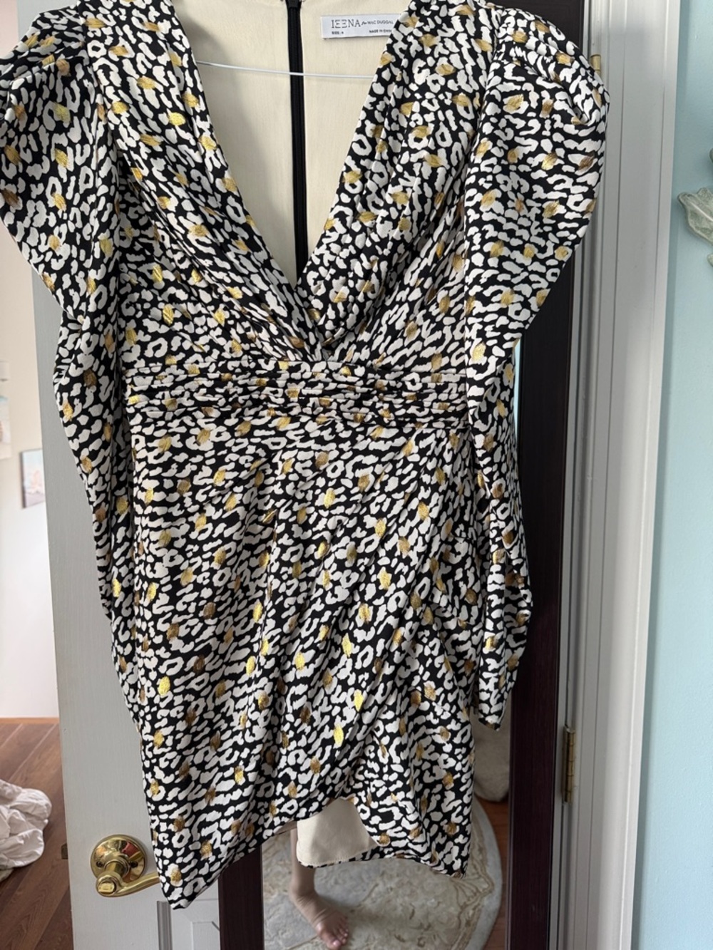 Mac Duggal Black, White & Yellow Leopard-Print V-Neck Tunic Top